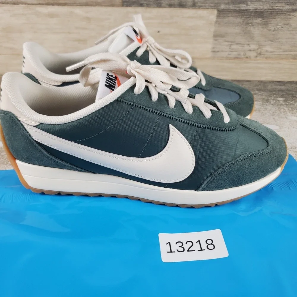 Nike Pacific Womens Shoes Sz 8 Running Green Ivory Gum Suede Lace Up Sneakers